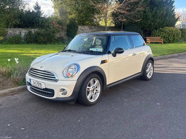 Mini Cooper Hatchback, Petrol, 2011, White