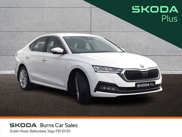 Skoda Octavia Saloon, Petrol, 2023, White
