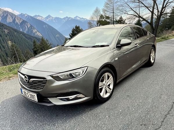 Opel Insignia Hatchback, Petrol, 2019, Grey