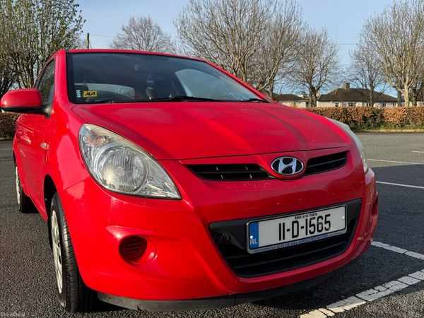 Hyundai i20 Hatchback, Petrol, 2011, Red