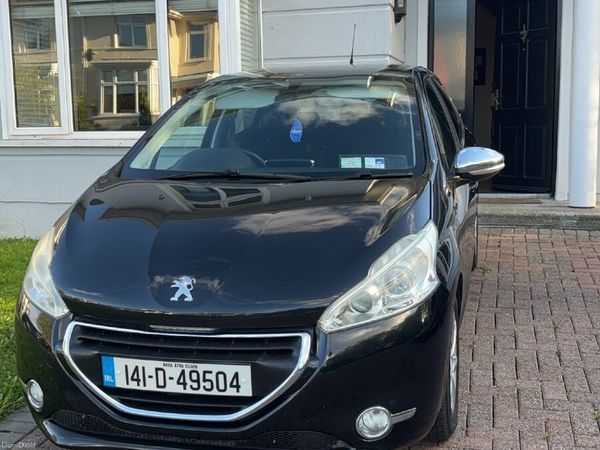 Peugeot 208 Hatchback, Petrol, 2014, Black