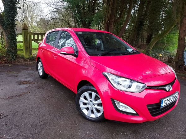 Hyundai i20 Hatchback, Petrol, 2013, Red