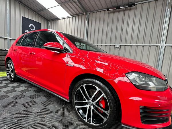 Volkswagen Golf Hatchback, Diesel, 2014, Red