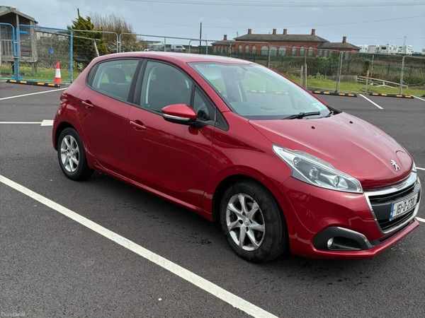 Peugeot 208 Hatchback, Petrol, 2016, Red