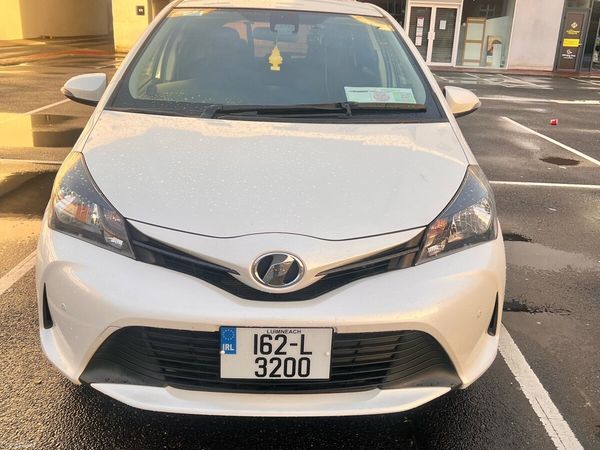 Toyota Vitz Hatchback, Petrol, 2016, White