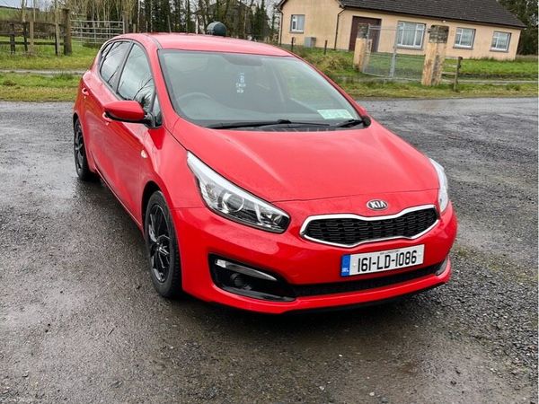 Kia Ceed Hatchback, Diesel, 2016, Red