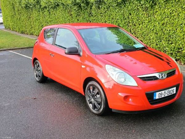 Hyundai i20 Hatchback, Petrol, 2009, Red