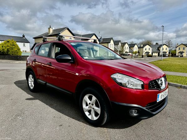Nissan Qashqai Hatchback, Diesel, 2010, Red