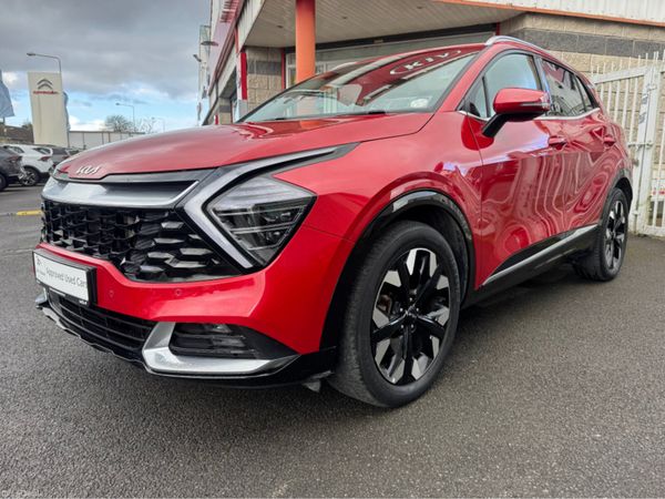 Kia Sportage Hatchback, Petrol Plug-in Hybrid, 2023, Red