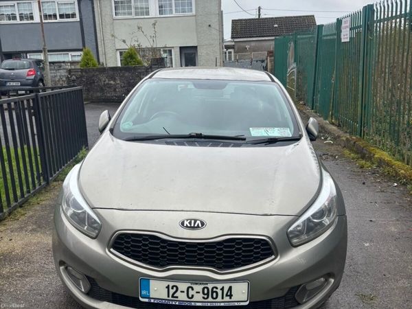 Kia Ceed Hatchback, Diesel, 2012, Silver