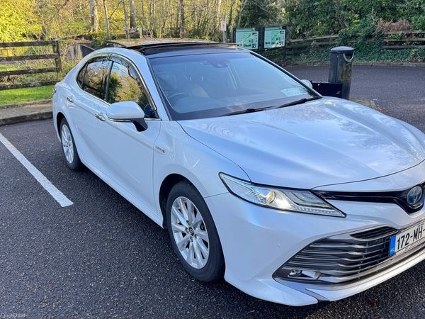 Toyota Camry Saloon, Petrol Hybrid, 2017, White