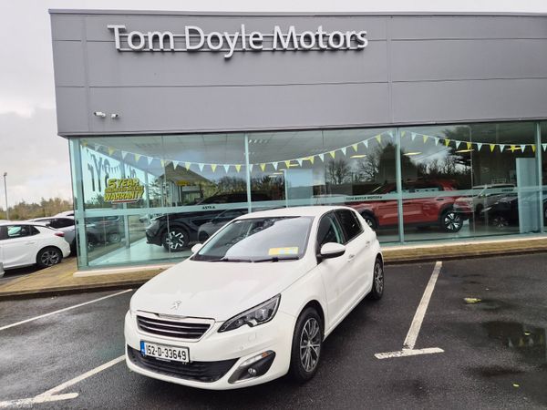 Peugeot 308 Hatchback, Petrol, 2015, White