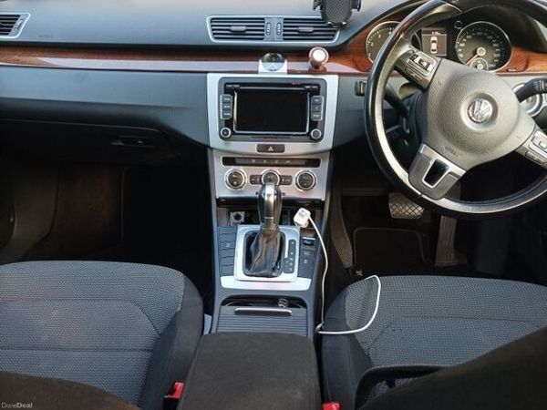 Volkswagen Passat Saloon, Petrol, 2012, Silver