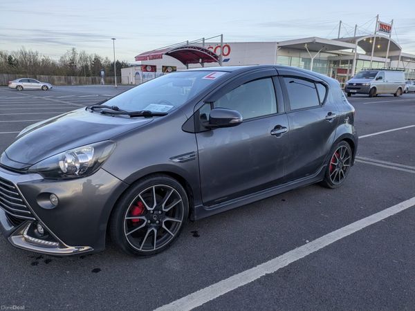 Toyota Aqua Hatchback, Petrol Hybrid, 2015, Grey