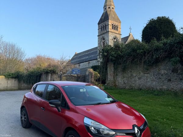 Renault Clio Hatchback, Petrol, 2014, Red