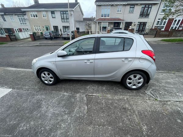 Hyundai i20 Hatchback, Petrol, 2010, Silver