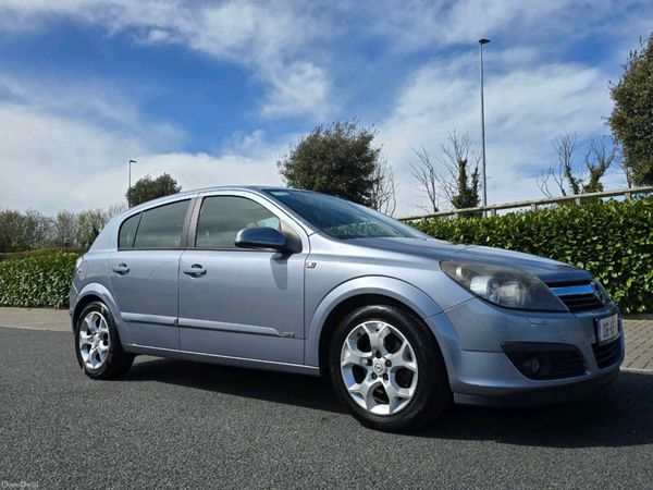 Opel Astra Hatchback, Petrol, 2006, Silver
