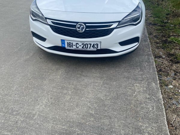 Vauxhall Astra Hatchback, Diesel, 2016, White