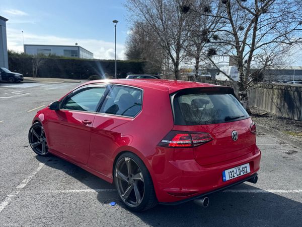 Volkswagen Golf Hatchback, Diesel, 2013, Red