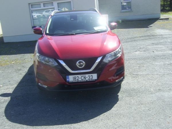 Nissan Qashqai Hatchback, Diesel, 2018, Red