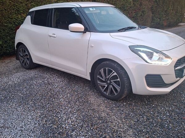 Suzuki Swift Hatchback, Petrol, 2022, White