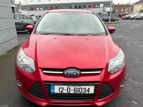 Ford Focus Hatchback, Petrol, 2012, Red
