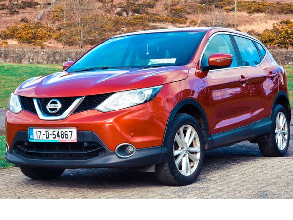 Nissan Qashqai SUV, Petrol, 2017, Red