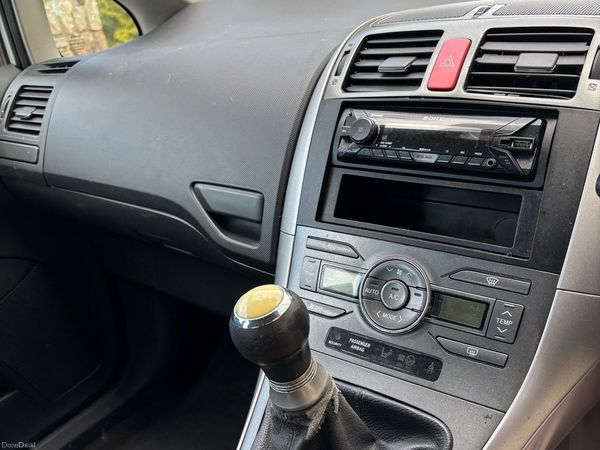 Toyota Auris Hatchback, Diesel, 2009, Silver