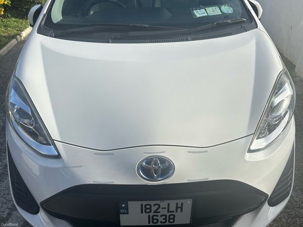 Toyota Aqua Hatchback, Petrol Hybrid, 2018, White