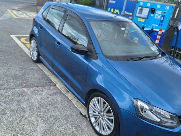 Volkswagen Polo Hatchback, Petrol, 2014, Blue