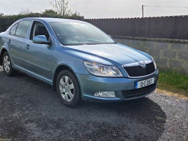 Skoda Octavia Saloon, Petrol, 2012, Grey