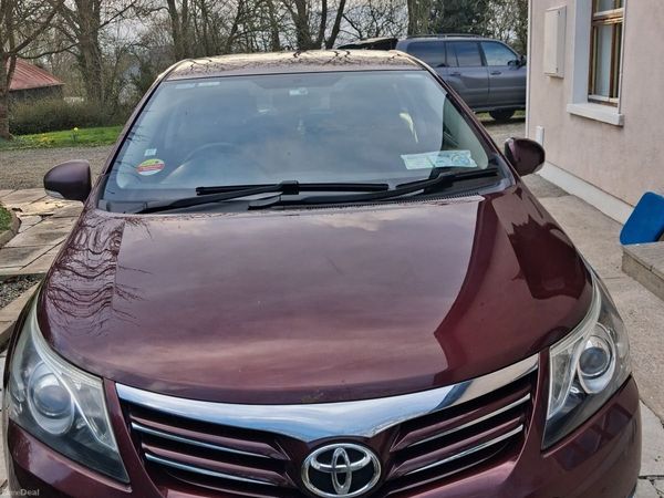 Toyota Avensis Saloon, Diesel, 2012, Red