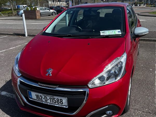 Peugeot 208 Hatchback, Petrol, 2016, Red