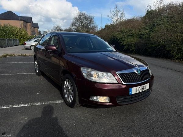 Skoda Octavia Saloon, Diesel, 2011, Red