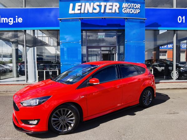 Ford Focus Hatchback, Diesel, 2017, Red