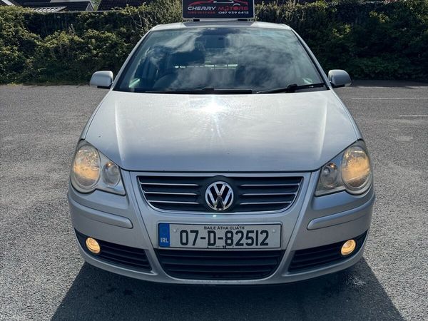 Volkswagen Polo Hatchback, Petrol, 2007, Silver