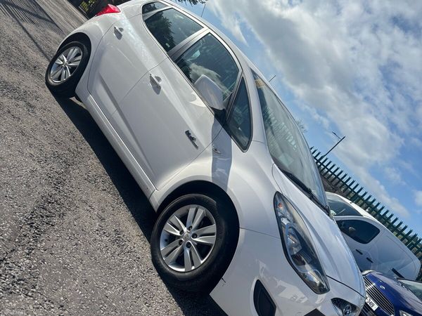 Hyundai ix20 MPV, Petrol, 2012, White