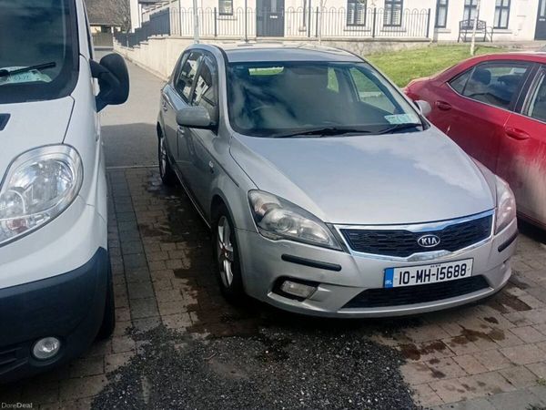 Kia Ceed Hatchback, Diesel, 2010, Silver