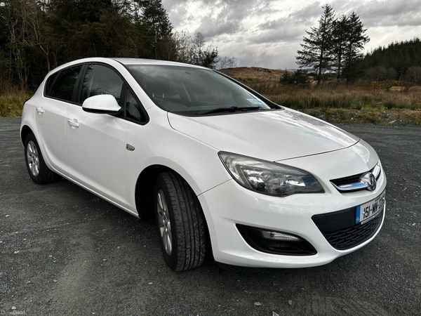 Vauxhall Astra Hatchback, Diesel, 2015, White
