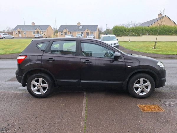 Nissan Qashqai Hatchback, Diesel, 2010, Purple
