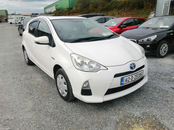 Toyota Aqua Hatchback, Petrol Hybrid, 2014, White