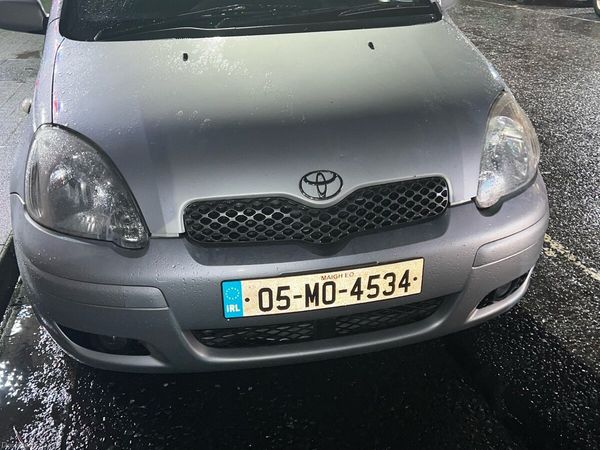 Toyota Yaris Hatchback, Petrol, 2005, Silver