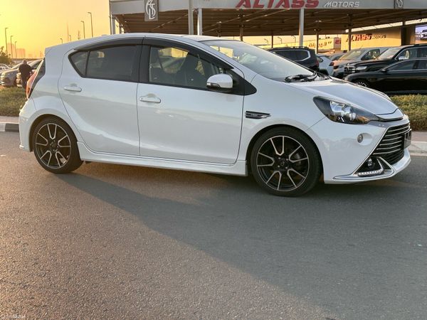 Toyota Aqua Hatchback, Petrol Hybrid, 2015, White