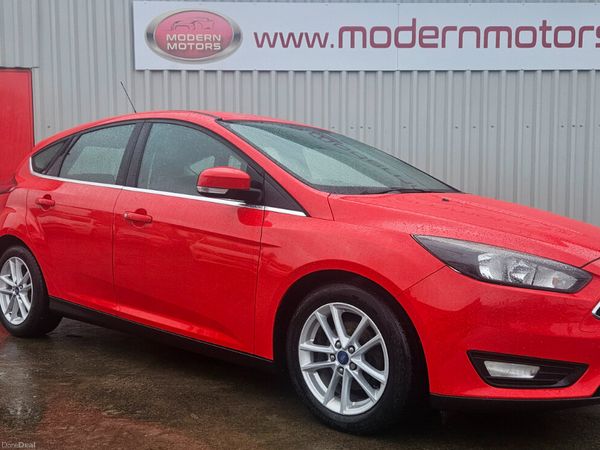 Ford Focus Hatchback, Petrol, 2015, Red