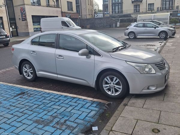 Toyota Avensis Saloon, Petrol, 2010, Silver