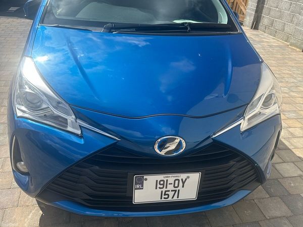 Toyota Vitz Hatchback, Petrol, 2017, Blue