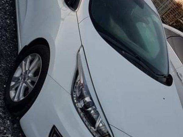 Kia Ceed Hatchback, Diesel, 2013, White