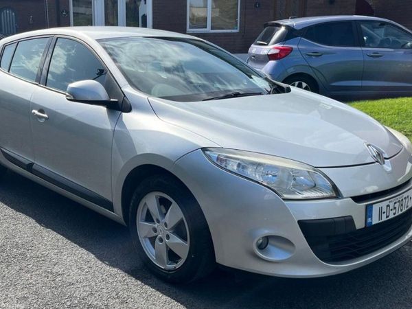 Renault Megane Hatchback, Petrol, 2011, Silver