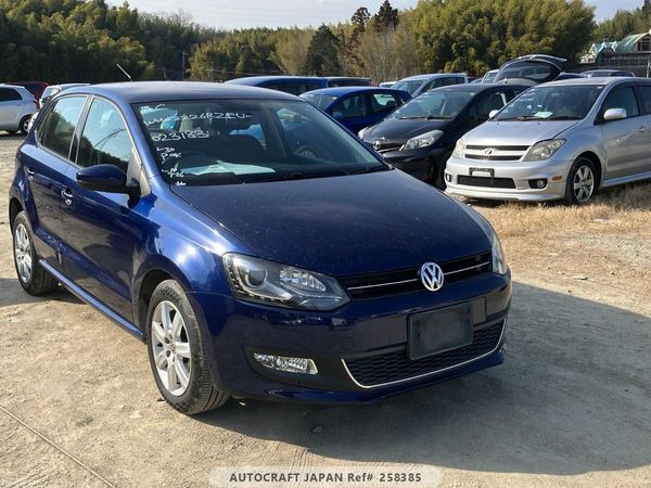 Volkswagen Polo Hatchback, Petrol, 2014, Blue