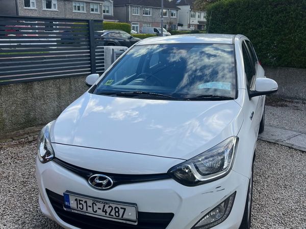 Hyundai i20 Hatchback, Petrol, 2015, White